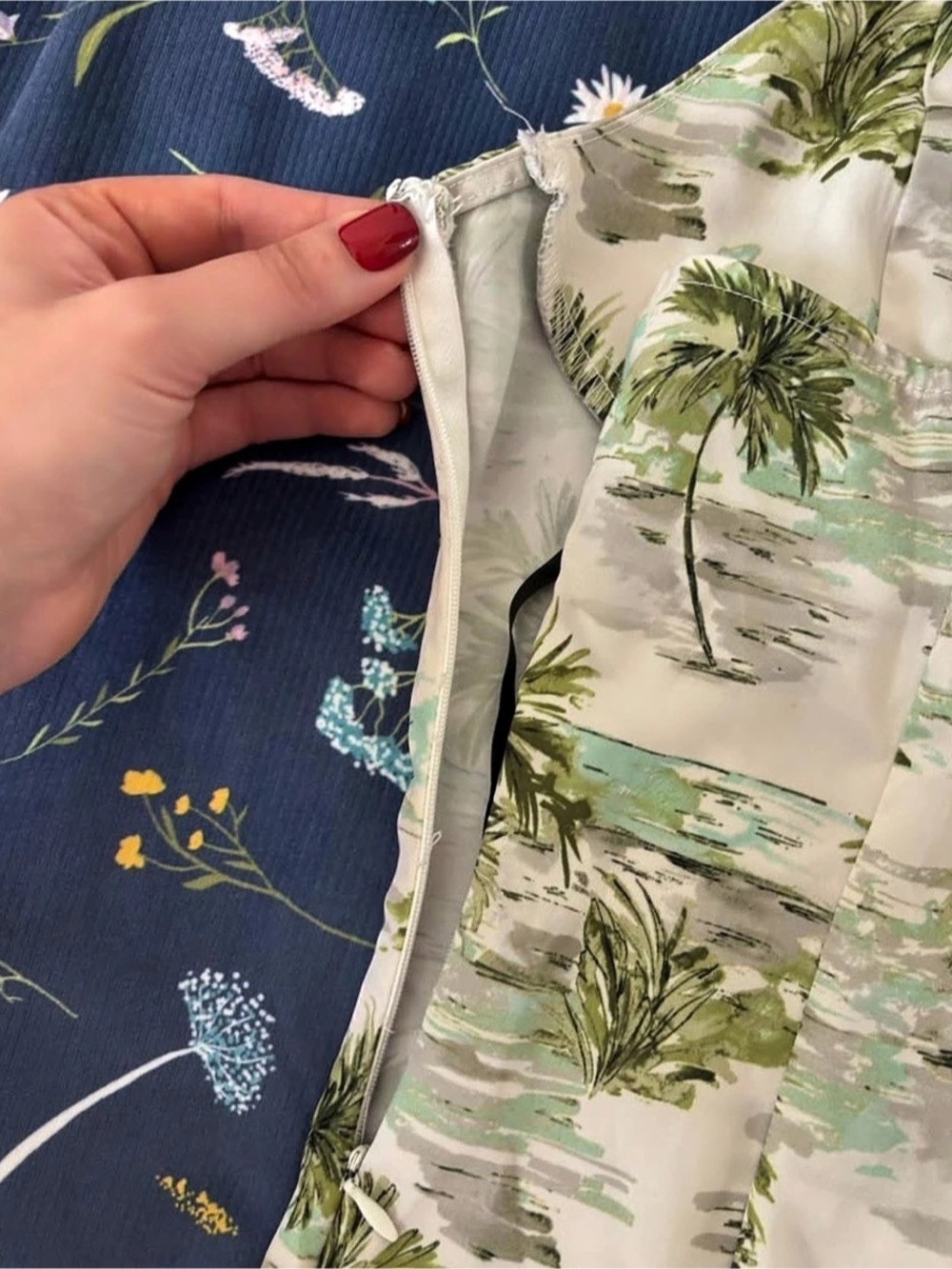 Forever 21 Palm Print Mini Dress Size Small - Picture 4 of 5